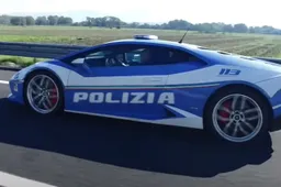 Polizia di Stato redt levens door Lamborghini Huracán en rijdt gemiddeld 230km/u voor niertransport