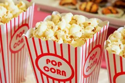 Broers en zussen krijgen gratis popcorn bij Pathé tijdens de Nationale Broer- en Zusdag