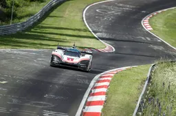 Ga mee aan boord in de Porsche 919 Evo op de snelste Nürburgring ronde ooit