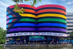 Waterkant maakt ultiem statement met gigantische Progress Pride Vlag