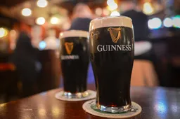 Ierse knakker bespaart zichzelf 700 dollar door 500 blikken Guinness te kopen