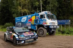 Spektakel bij duel tussen Kamaz 4326 vrachtwagen en Volkswagen Polo R WRC