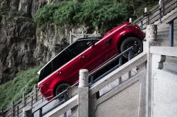 Oersterke Range Rover Sport gaat de Dragon Challenge aan in China