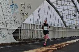 Hardloper gaat door elke straat van Rotterdam rennen in ‘Every Single street’ challenge