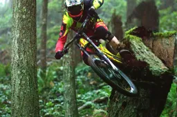 Mark Wallace zet de natuur naar zijn eigen hand in zijn brute downhill run