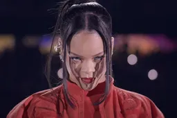 Rihanna maakt glorieuze rentree tijdens Halftime Show van de Super Bowl