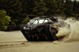 Met deze super deluxe tank crush jij iedere auto