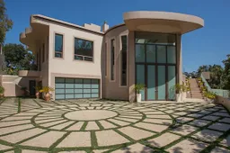 Even binnenkijken bij de sicke voormalige mansion van Rihanna