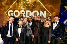 Peter Pannekoek roast iedereen en Gordon op magistrale wijze