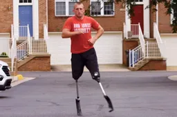 Ex-marinier zonder benen rent 31 marathons binnen 31 dagen