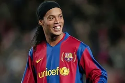 Magische Ronaldinho hangt kicksen definitief aan de wilgen