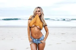 Hete bliksem Rosanna Arkle is van uitzonderlijke klasse op het strand