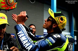 Een ode aan de legende Valentino Rossi: een grootheid zonder kapsones