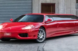 Gekke Australiërs maken een dikke Ferrari 360 Modena limousine