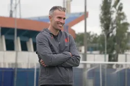 Toffe docu laat zien hoe Robin van Persie doelbewust werkt aan zijn trainerscarrière