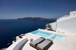 Even weg in deze waanzinnige villa op Santorini