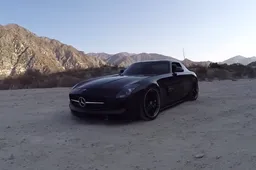 Opgevoerde Mercedes SLS AMG is een 900 pk sterk beest