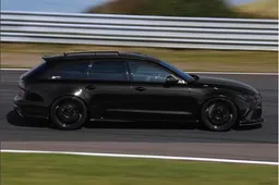 Waanzinnige Audi RS6 brult door de duinen van Zandvoort