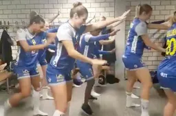 Zweedse handbaldames vieren halve finale met een sexy dansje