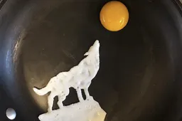 Handige kok verandert zijn gebakken eieren in smakelijke kunstwerken