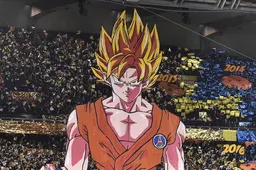 PSG fans doen epische sfeeractie met levensgrote Goku