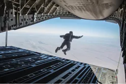 Tom Cruise springt op 8.000 meter hoogte uit vliegtuig voor Mission: Impossible - Fallout