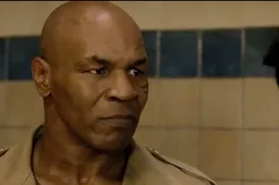 Waanzinnig spektakel met Mike Tyson vs Steven Seagal in de trailer van 'China Salesman'