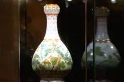 Chinese vaas t.w.v. 16 miljoen euro gevonden in oude schoenendoos op zolder