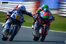 Moto2-coureur ontslagen na deze levensgevaarlijke actie op hoge snelheid