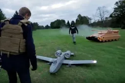 Gasten houden epische battle met enorme RC A-10 Warthog en een mega RC tank