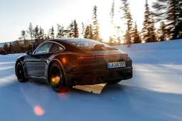 De heren uit Stuttgart delen beelden van de gloednieuwe Porsche 911