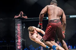 MMA-vechter maakt misschien wel de bruutste knock-out van het jaar
