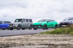 Vier overpowered SUV’s nemen het tegen elkaar op in gruwelijke dragrace