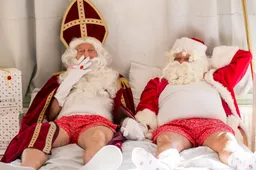 Sinterklaas en de Kerstman beleven spannende avonturen in bed