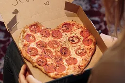 Domino’s tovert filialen om tot absolute datewalhalla’s