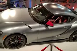 Eerste nieuwe Toyota Supra is voor een astronomisch hoog bedrag geveild