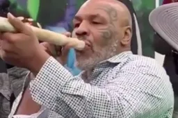 Mike Tyson gespot met gigantische joint op Marijuana Festival