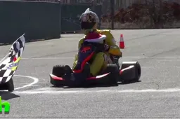Autocoureur Kyle Busch maakt eigen Mario Kart baan