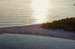 Droning Dutchman neemt ons mee naar een van de mooiste stranden van Europa