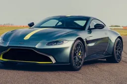De nieuwe Aston Martin Vantage AMR is een brute handgeschakelde supercar