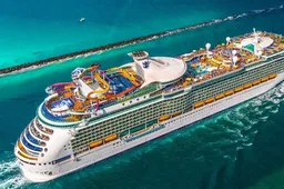 De Royal Caribbean is het huis van 's werelds langste waterglijbaan op zee