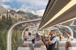 Maak een tocht door de Canadese bergen in deze panoramische Rocky mountaineer