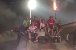 Rode Ster viert hun deelname aan de Champions League op een legertank