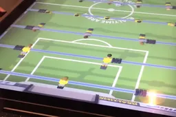 Interactieve tafelvoetbal tafel met 4k-display scherm