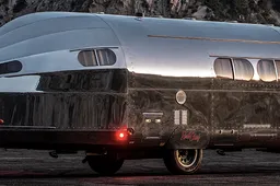 Deze glimmende trailer is een blikkenvanger van jewelste
