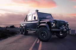 De zeswielige Land Rover Black Mamba doet eer aan z’n naam