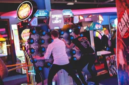 Binnenkort opent de grootste arcadehal van Europa in Amsterdam