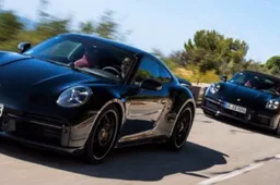 Twee foto's van de keiharde Porsche 911 Turbo lekken uit