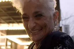 Oma van 84 stopt met Tinder om op zoek te gaan naar echte liefde