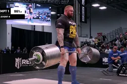 Hafthor Bjornsson AKA The Mountain tilt 465 kilo tijdens Arnold Strongman Classic